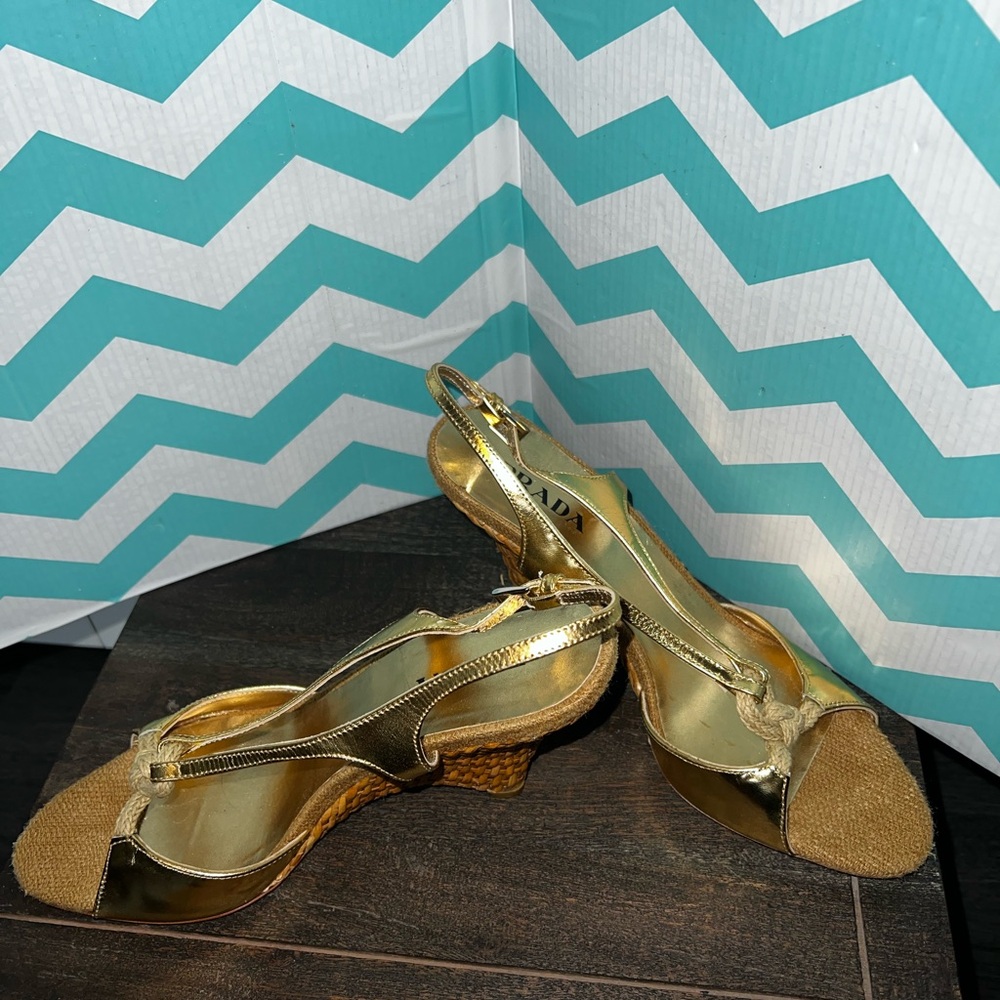 Prada Metallic Gold Straw Raffia Wedge Sandals Women's Size EU 39 - Picture 2 of 8